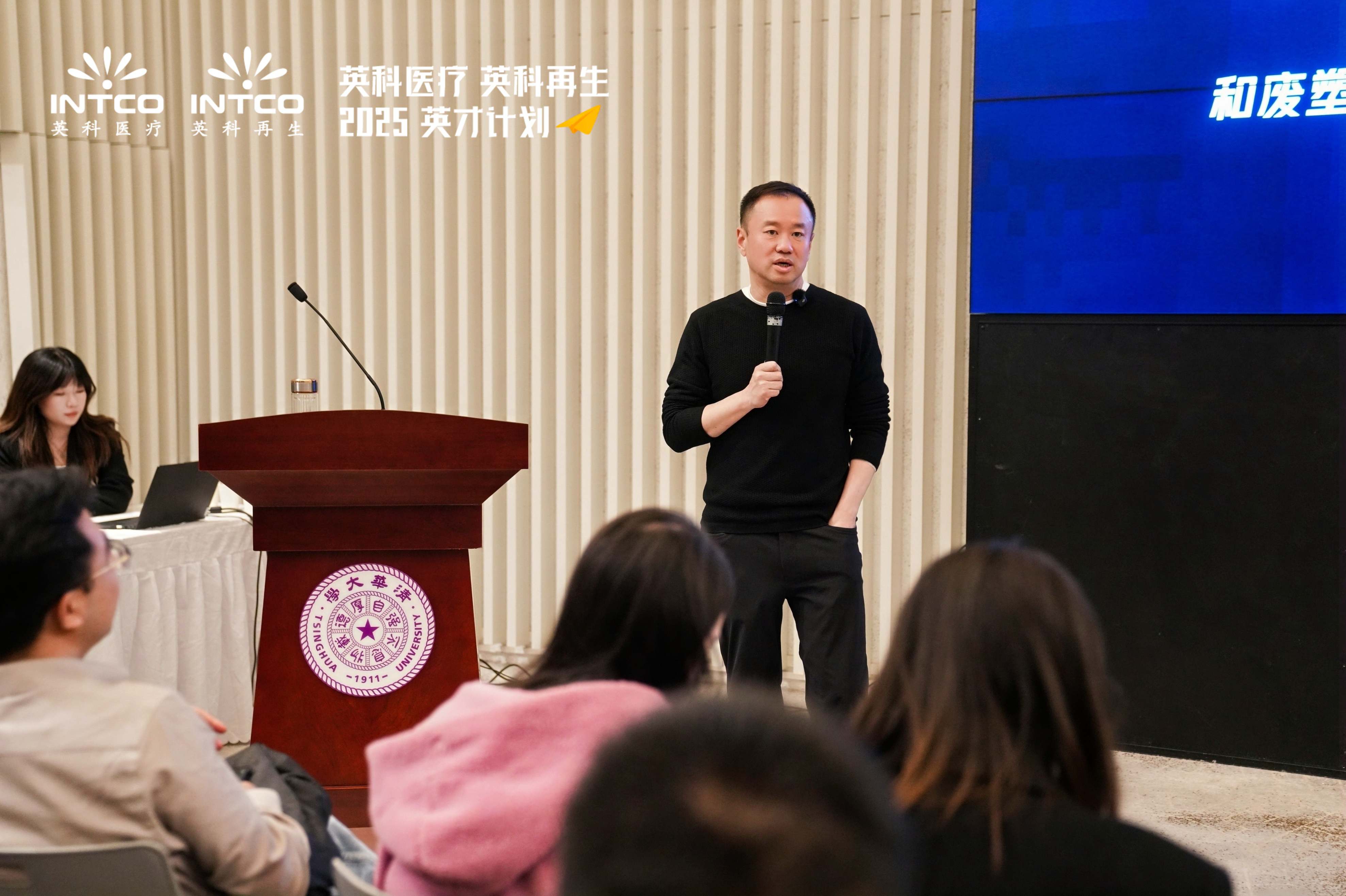 1066VIP威尼斯董事长刘方毅向在场学子分享了自己的创业历程
